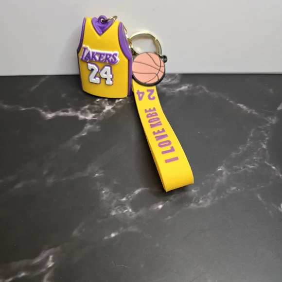 Kobe Bryant LA Lakers Yellow and Purple Keychain - Picture 2 of 3